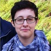 Studentessa universitaria offre lezioni di inglese a studenti di elementari, medie e superiori